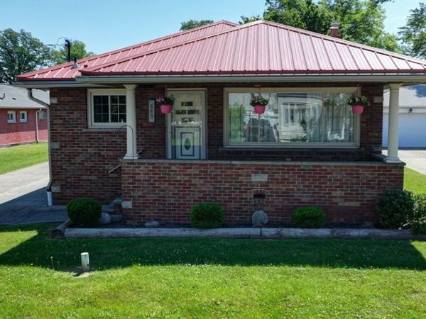 689 78th Street, Niagara Falls, NY 14304