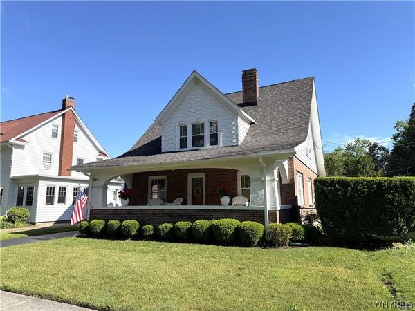 559 Willow St , Lockport, NY 14094