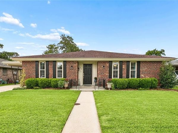 186 SEDGEFIELD Drive , Harahan, LA 70123