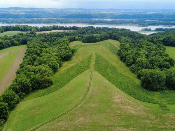 000 Irish Ridge Road, Cassville, WI 53806