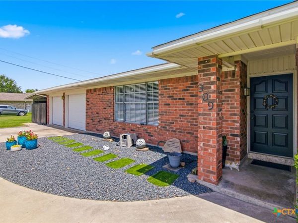 309 Viking Street , Victoria, TX 77905