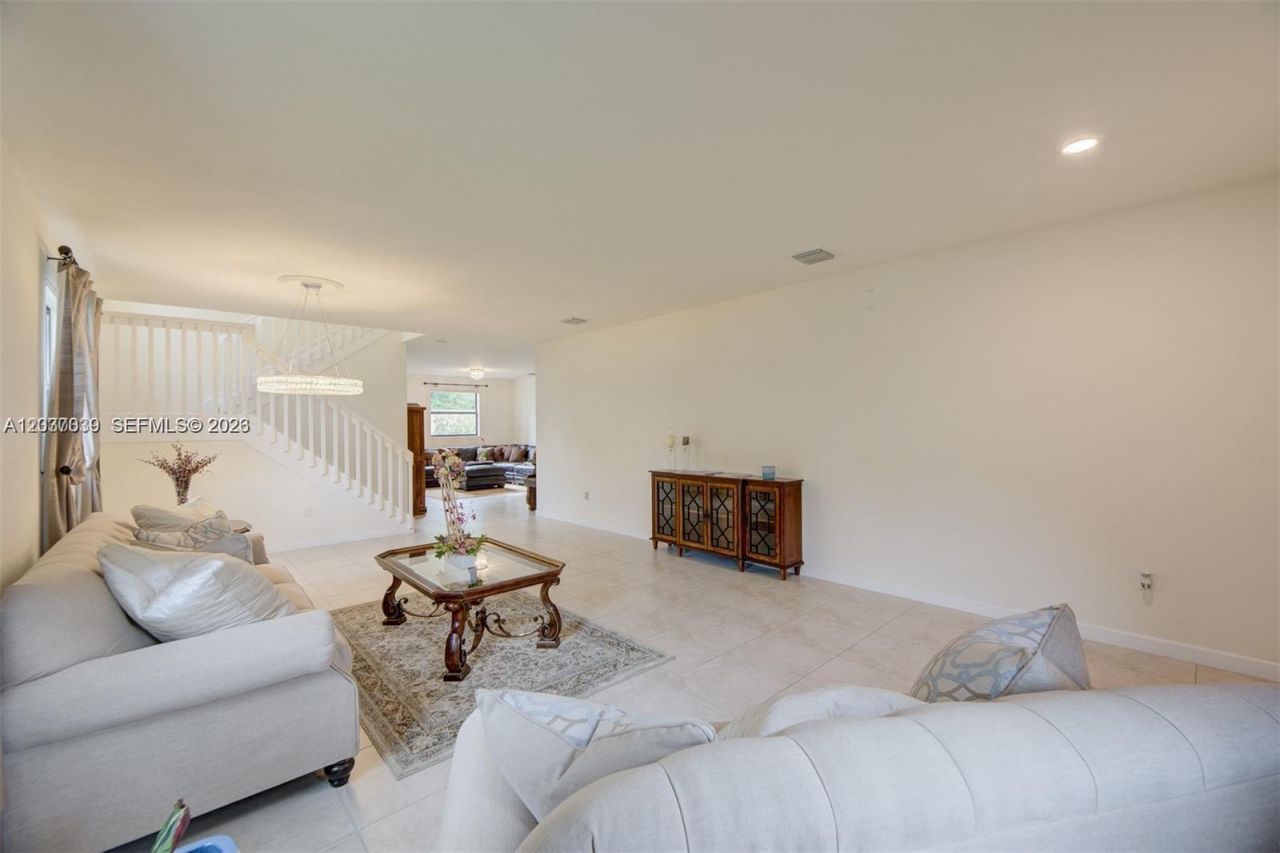 9260 W 35th Ln, Unit N/A, Hialeah, FL 33018 Photo