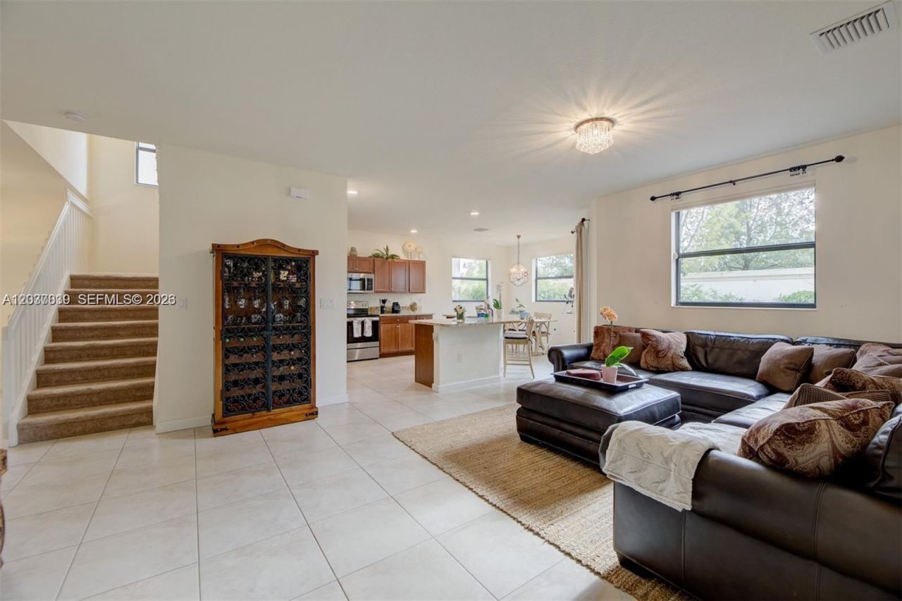 9260 W 35th Ln, Unit N/A, Hialeah, FL 33018 Photo