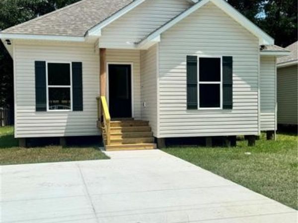 61450 MARIE Drive, Lacombe, LA 70445