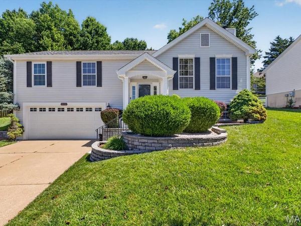 1815 Fox Pointe Drive, Arnold, MO 63010