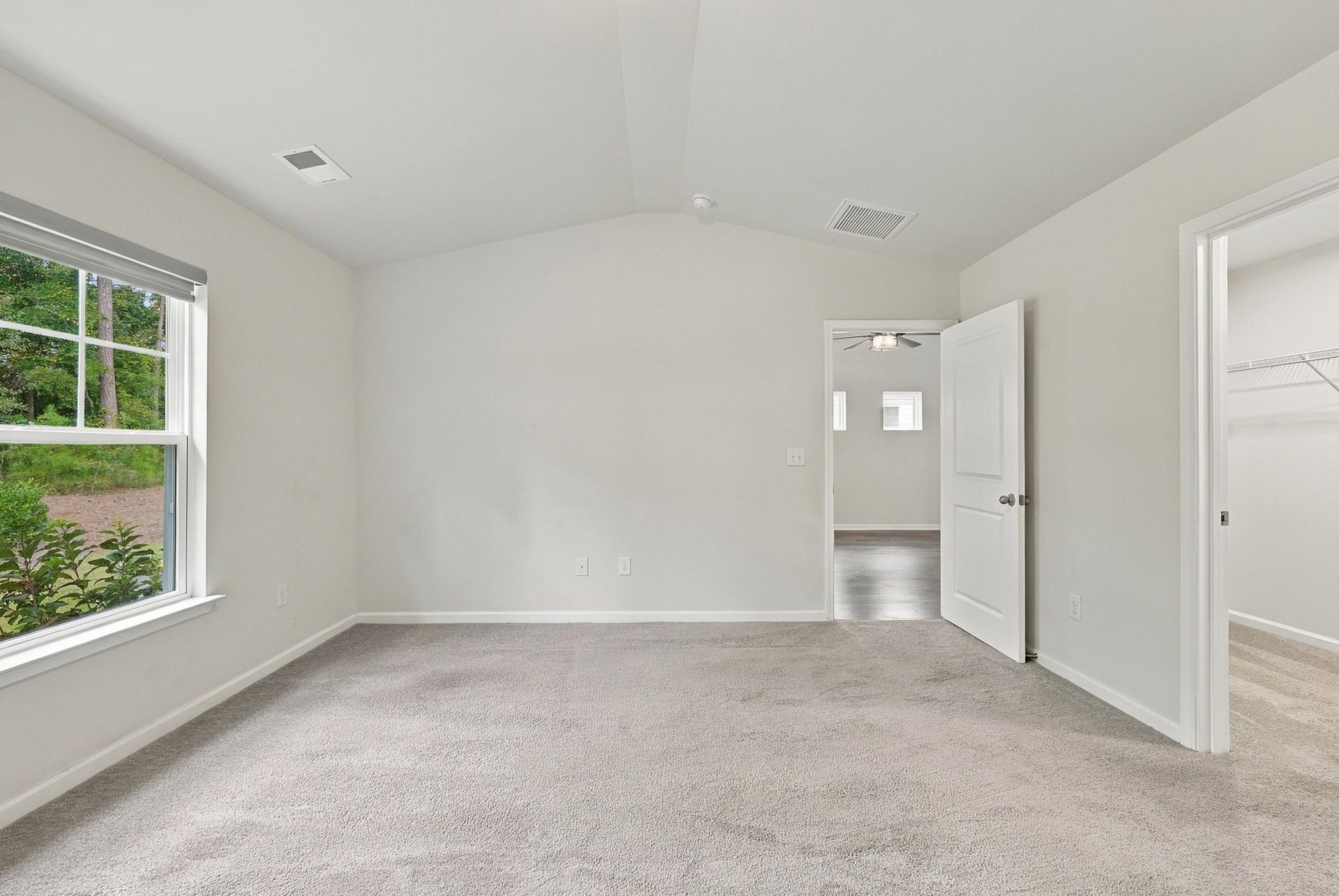 323 Logan St. Photo 12