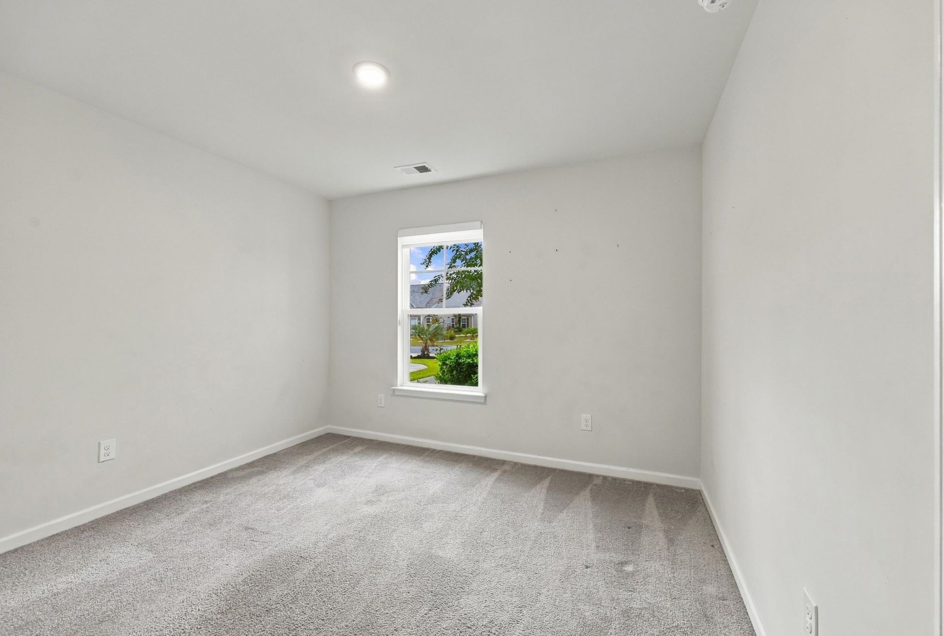 323 Logan St. Photo 16