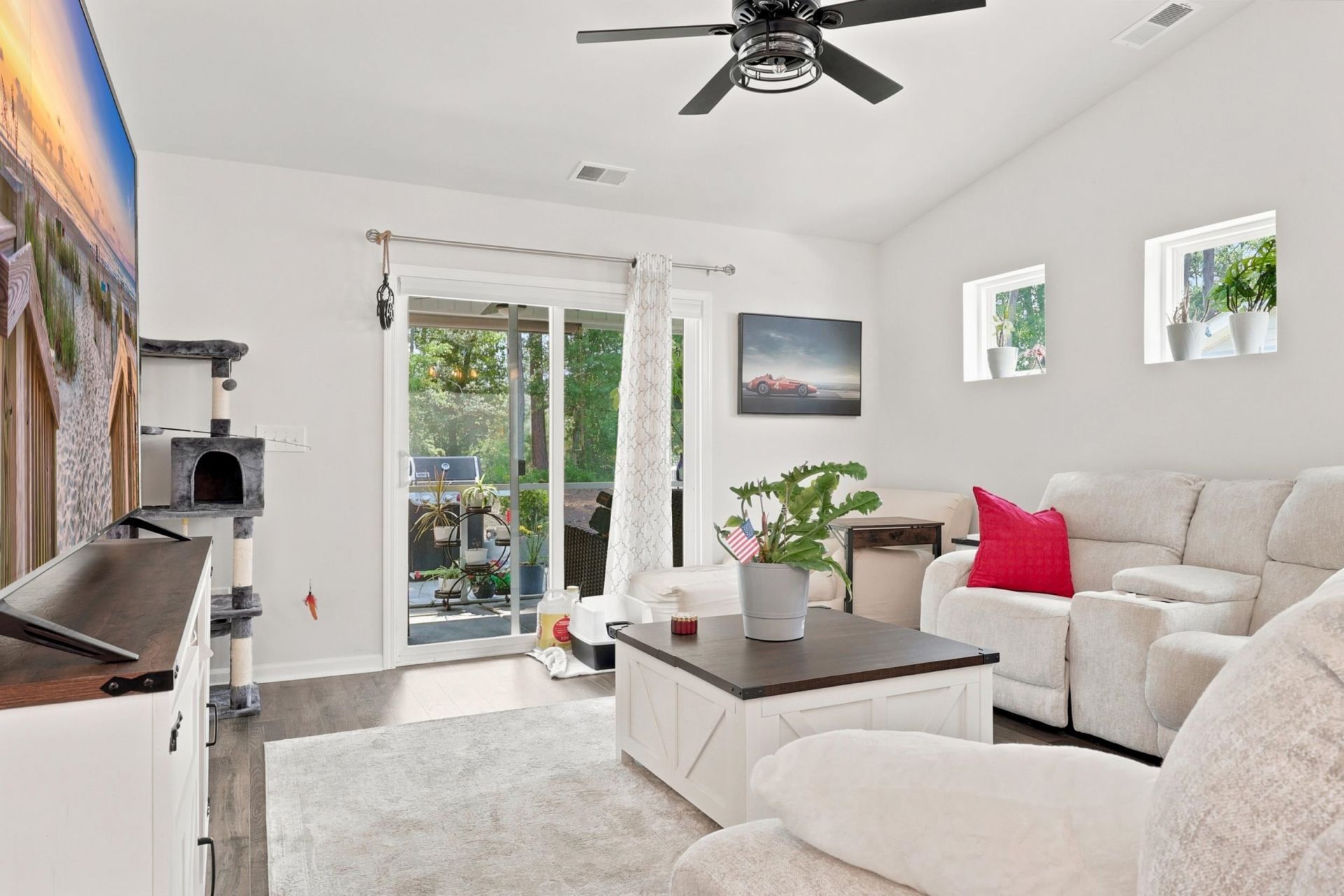 323 Logan St.  Photo 17