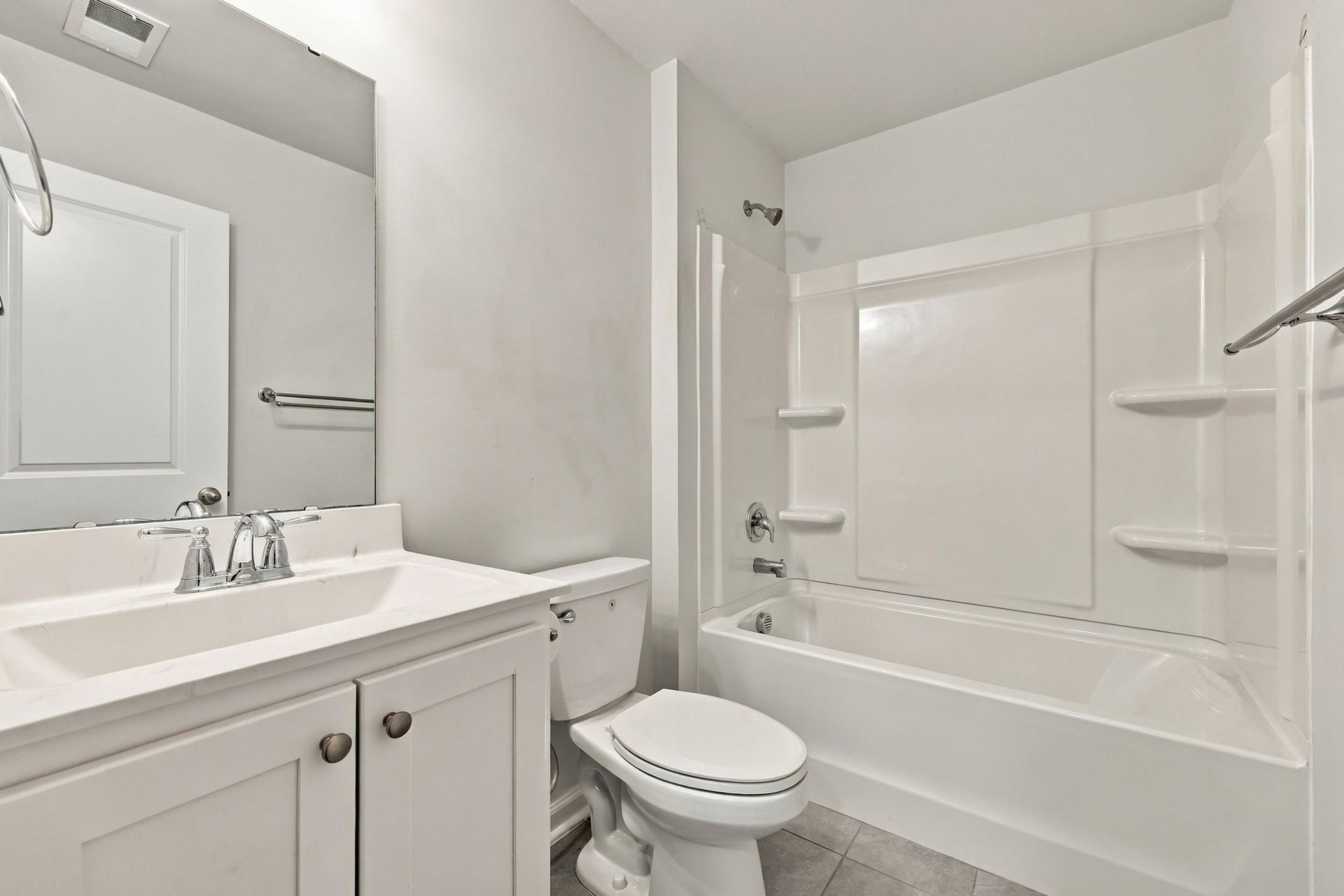 323 Logan St. Photo 18