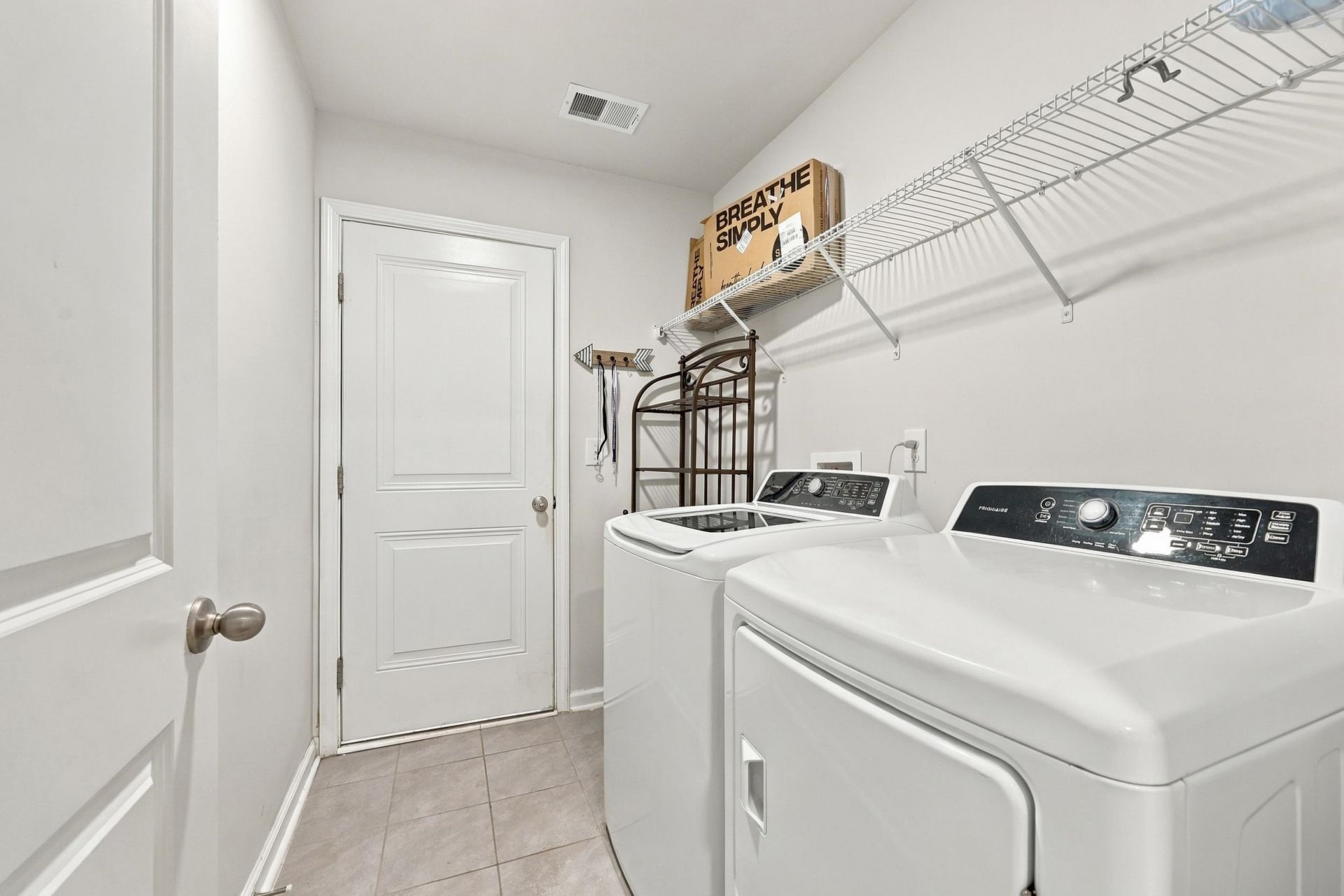 323 Logan St. Photo 19