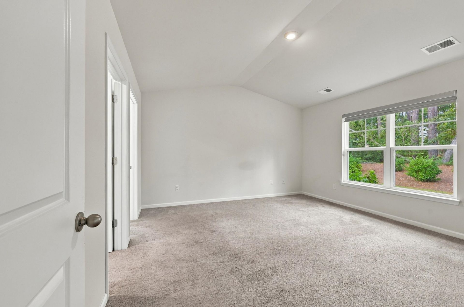 323 Logan St. Photo 20