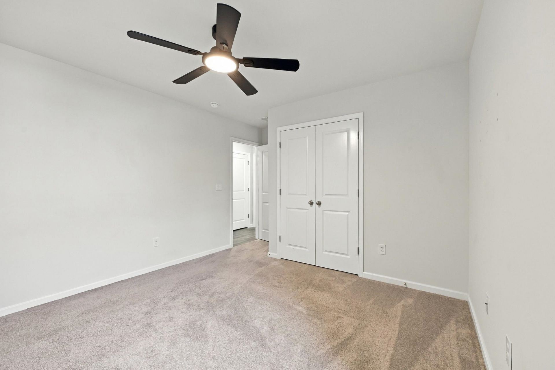 323 Logan St. Photo 21