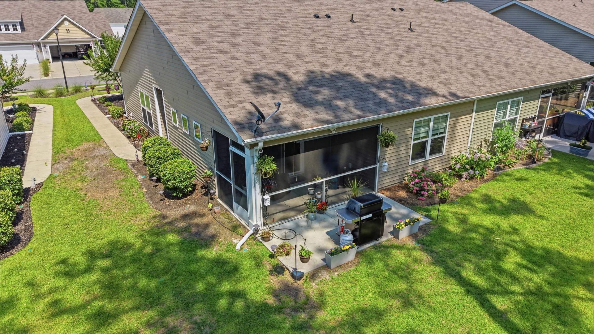 323 Logan St.  Photo 4