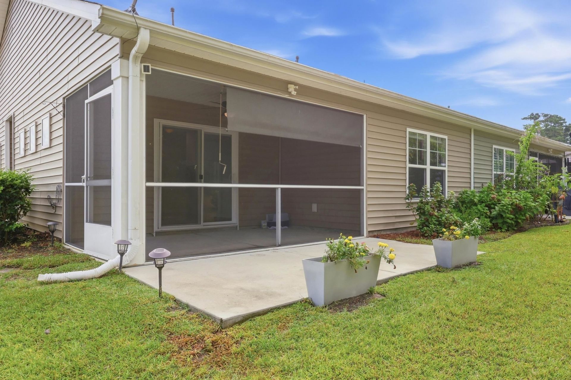 323 Logan St. Photo 40