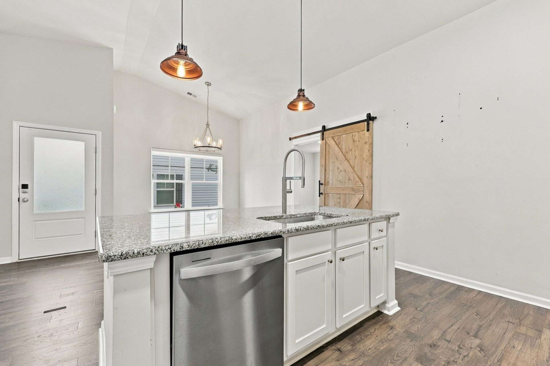 323 Logan St. Photo 5