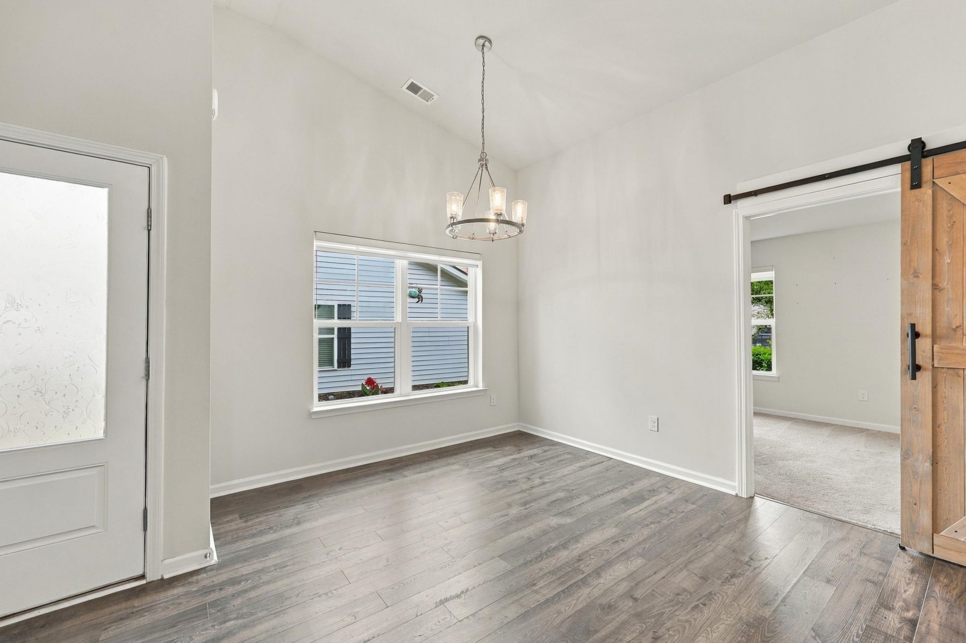 323 Logan St. Photo 7
