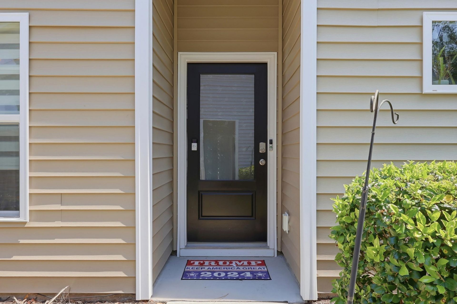 323 Logan St.  Photo 8