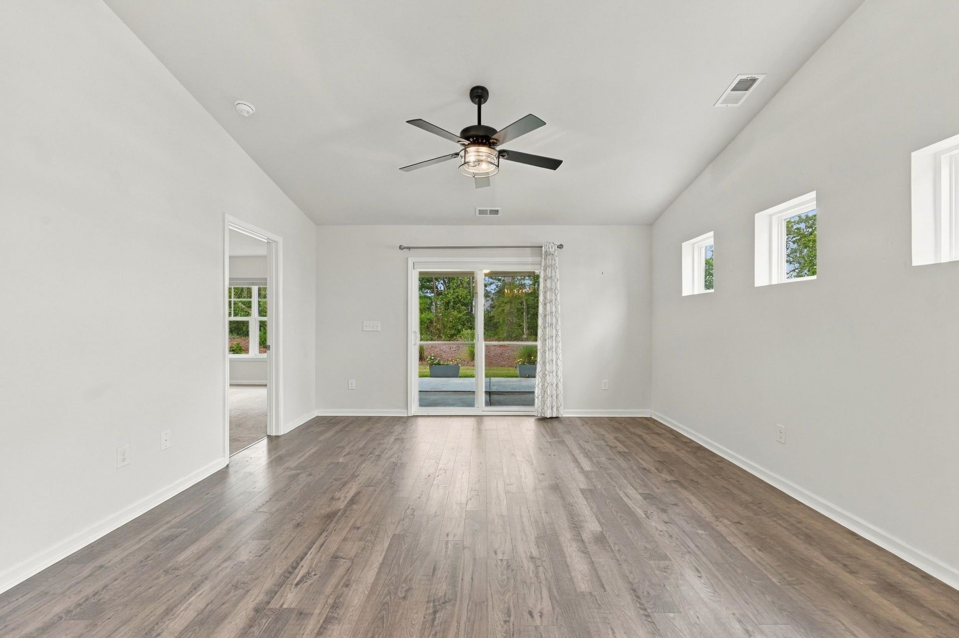 323 Logan St. Photo 9