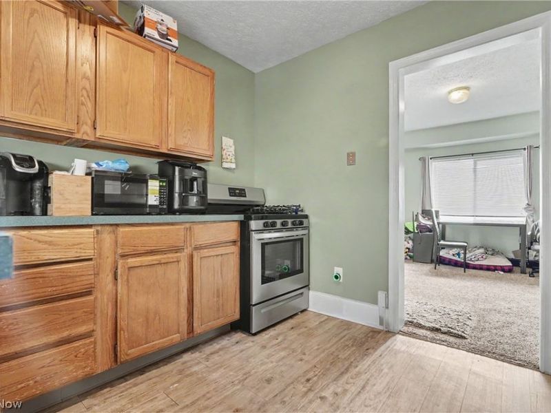 811 E Crosier Street , Akron, OH 44306 Photo 2