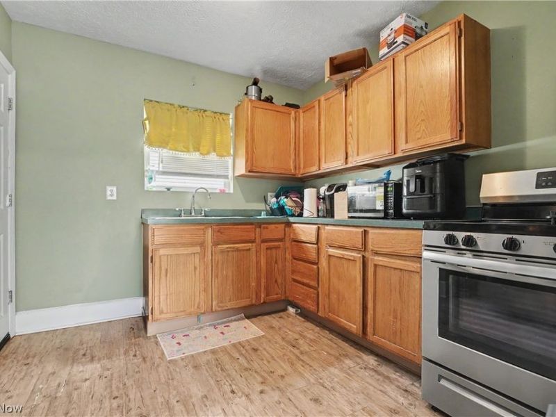 811 E Crosier Street , Akron, OH 44306 Photo 3