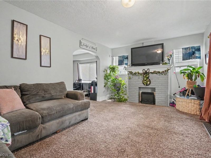 811 E Crosier Street , Akron, OH 44306 Photo 8