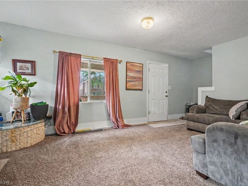 811 E Crosier Street , Akron, OH 44306 Photo 9