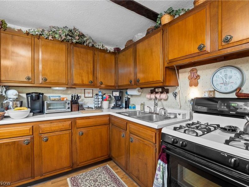 829 Delaware Avenue , Elyria, OH 44035 Photo 10