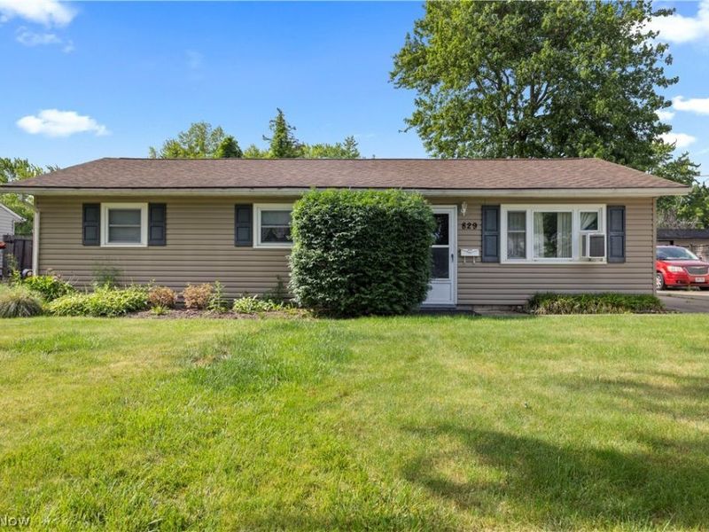 829 Delaware Avenue , Elyria, OH 44035 Photo 2