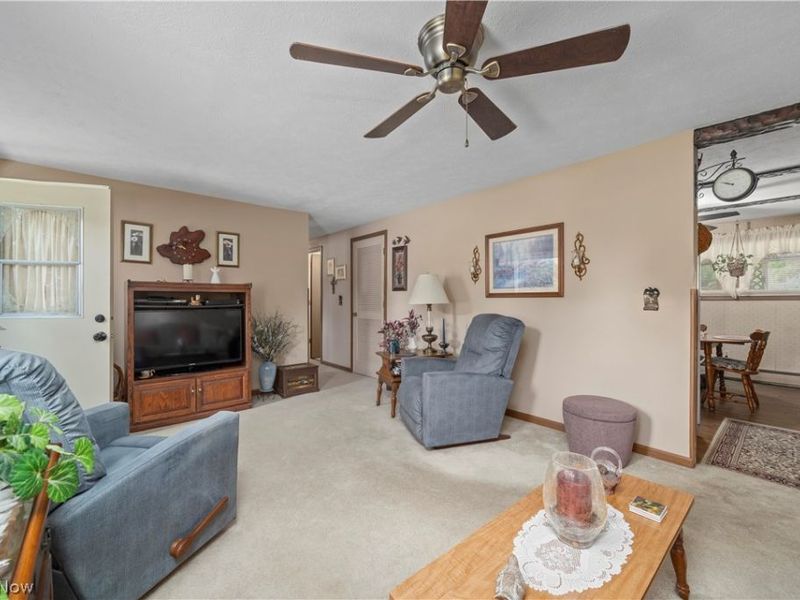 829 Delaware Avenue , Elyria, OH 44035 Photo 5