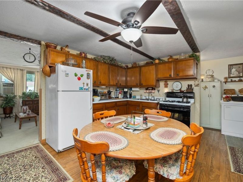 829 Delaware Avenue , Elyria, OH 44035 Photo 8