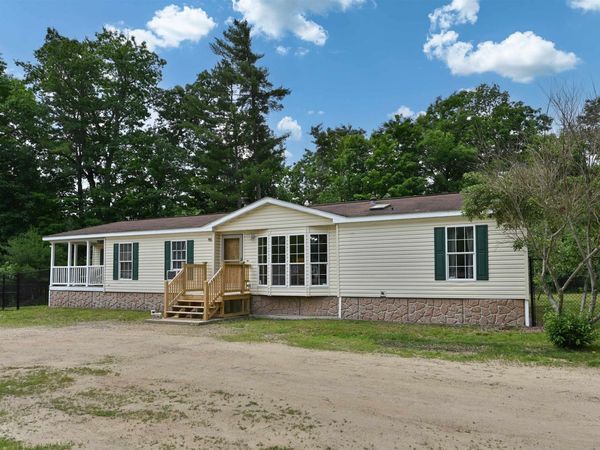 124 Chester Road, Raymond, NH 03077