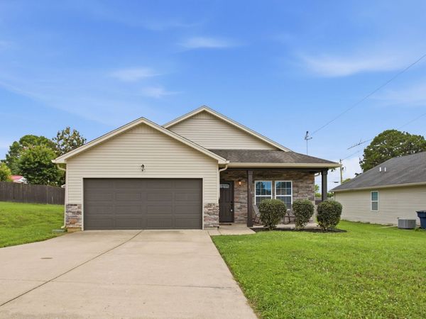 216 Woodsong Ln, Columbia, TN 38401
