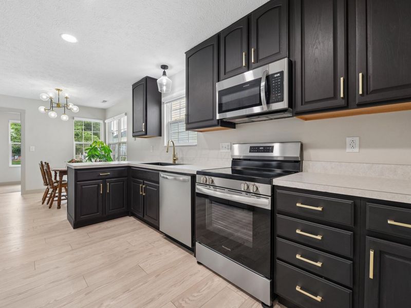 5808 Redsand Road , Hilliard, OH 43026 Photo 5