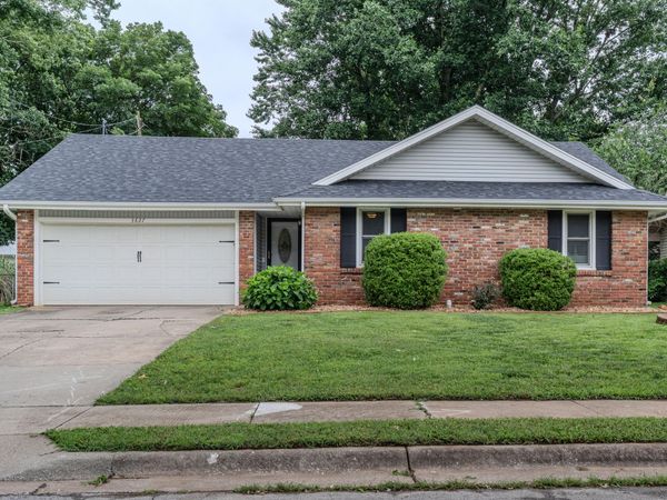 3827 S Lindell Avenue, Springfield, MO 65807