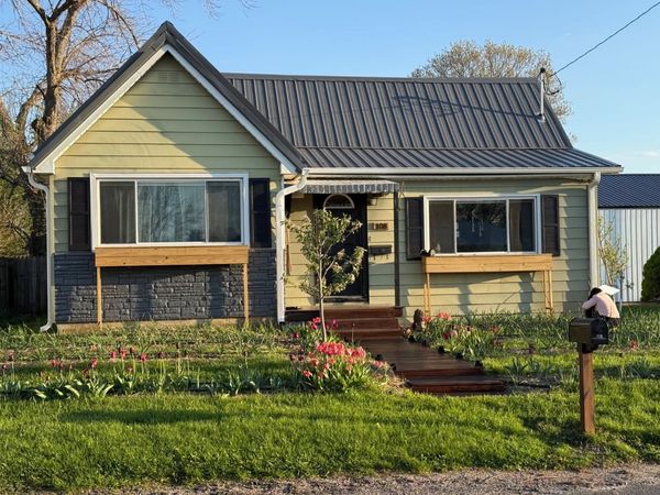108 E Main Street, Prairieburg, IA 52219