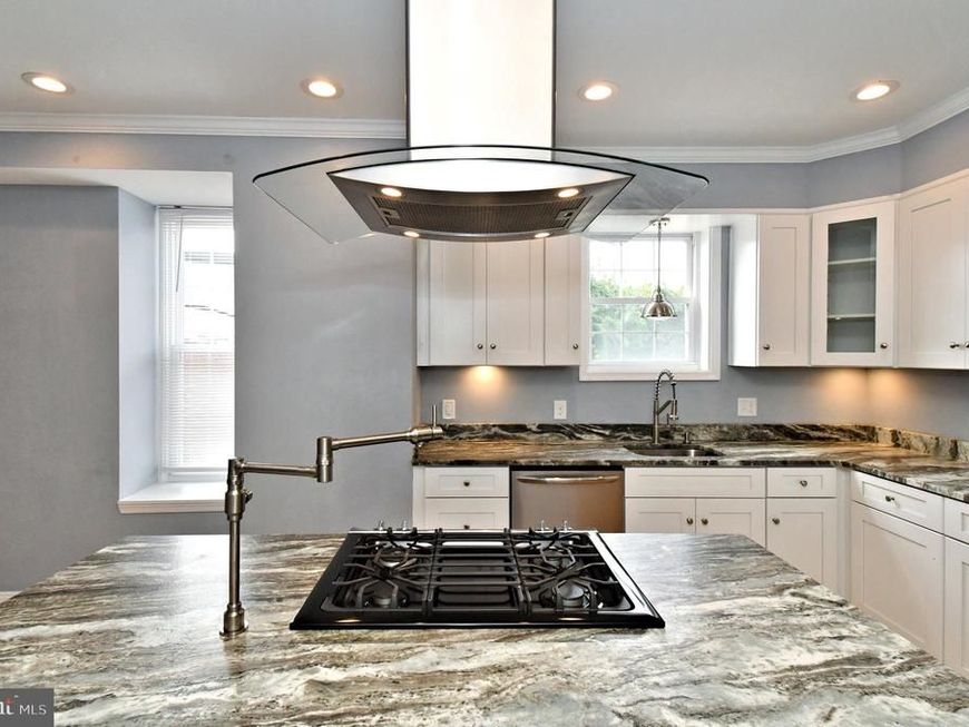 260 Roxborough Avenue, Philadelphia, PA 19128 Main Photo