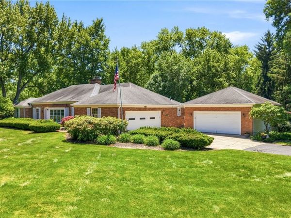 65 Redfern Drive , Youngstown, OH 44505