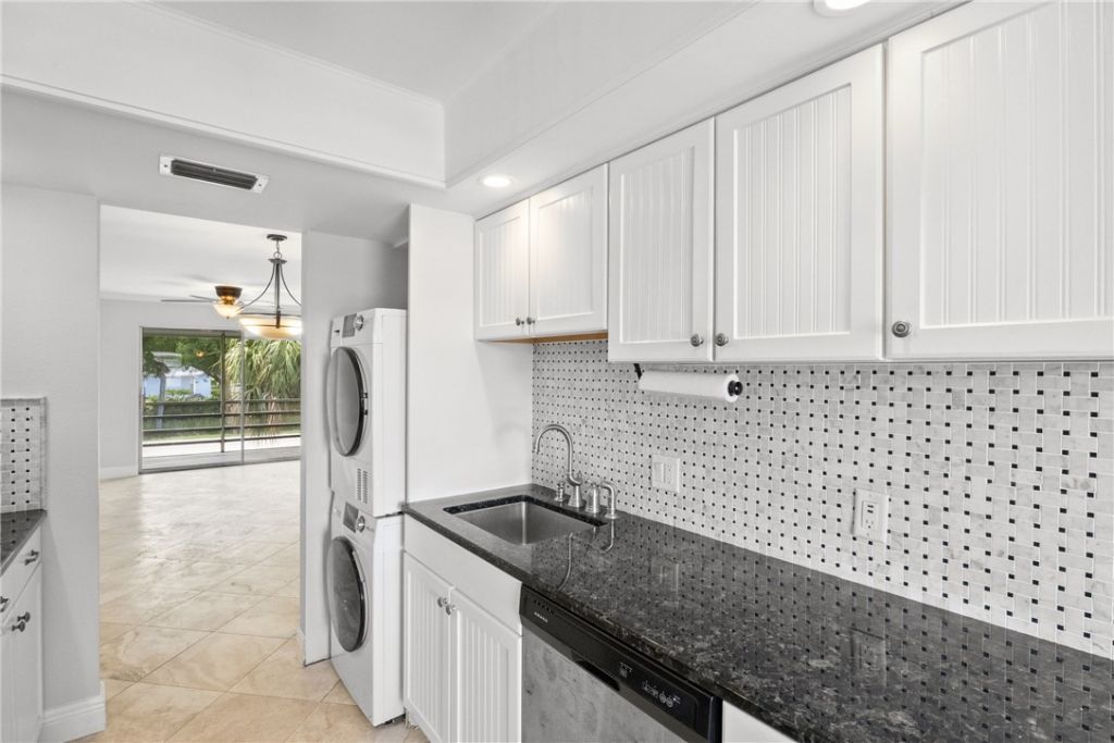 1166 6th Avenue, Unit A6, Vero Beach, FL 32960 Photo