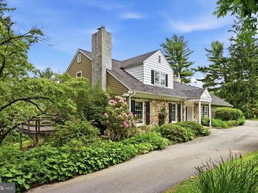 1646 FAIRVIEW ROAD, GLENMOORE, PA 19343