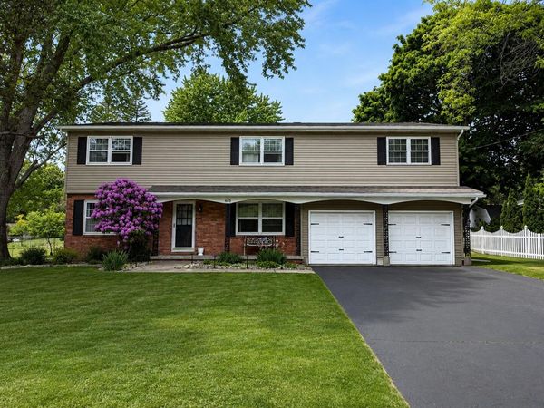 605 East Drive, Marshall, MI 49068