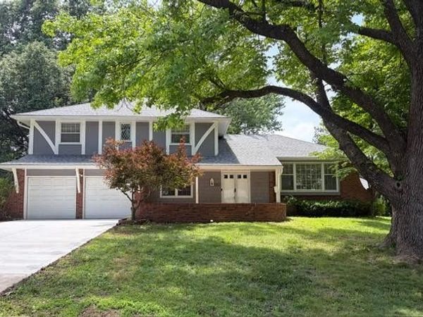 107 W 104th Street, Kansas City, MO 64114