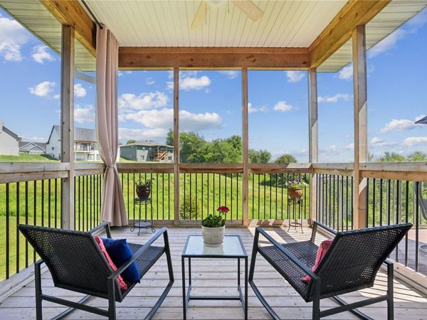 916 Summit Ct, Tiffin, IA 52340