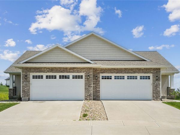 916 Summit Ct, Tiffin, IA 52340