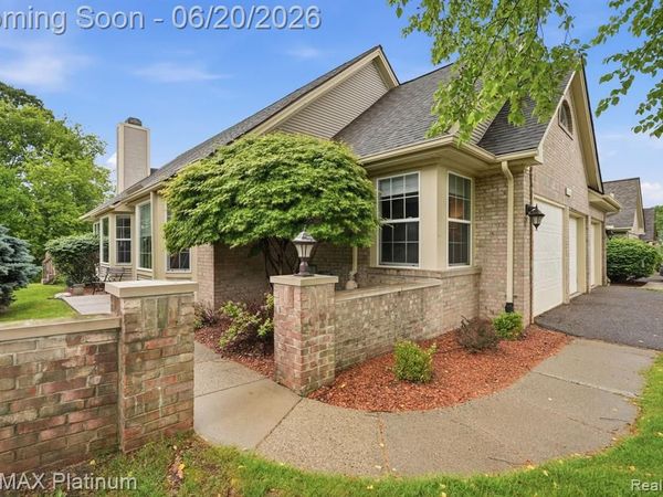 814 Whisperwood Drive, Fenton, MI 48430
