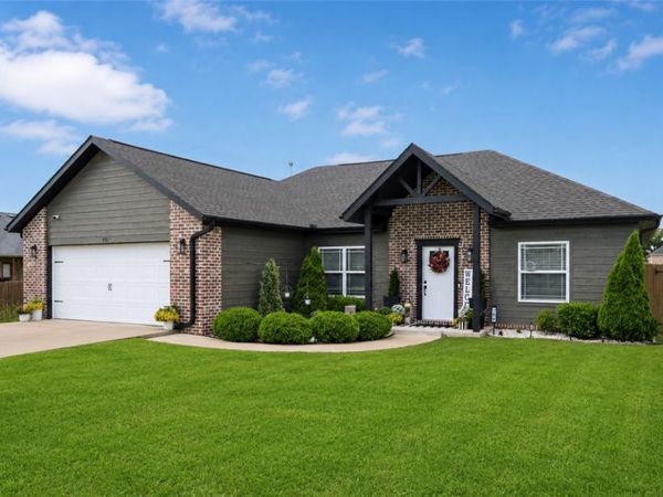 703 W Teri Drive, Siloam Springs, AR 72761