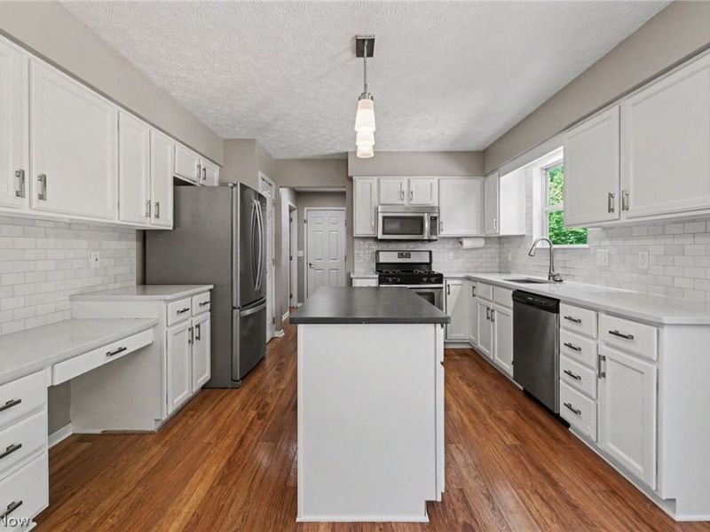 1023 Coopers Run, Amherst, OH 44001 Photo 12