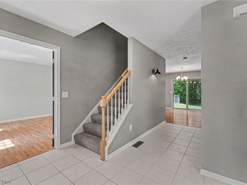 1023 Coopers Run, Amherst, OH 44001 Photo 17