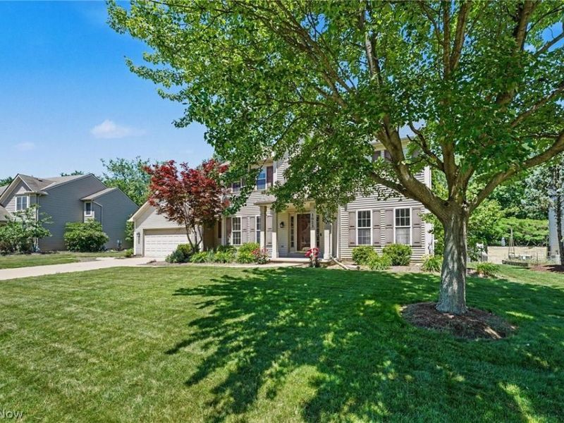 1023 Coopers Run, Amherst, OH 44001 Photo 4