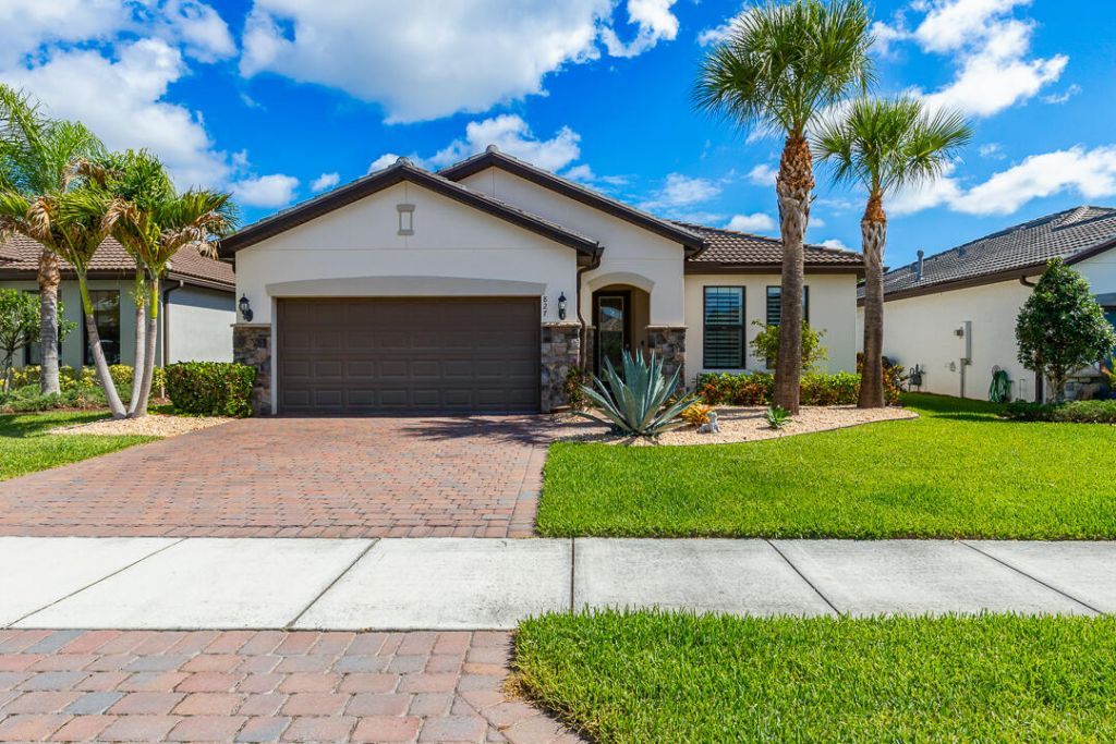 827 SE Villandry Way, Port Saint Lucie, FL 34984 Photo