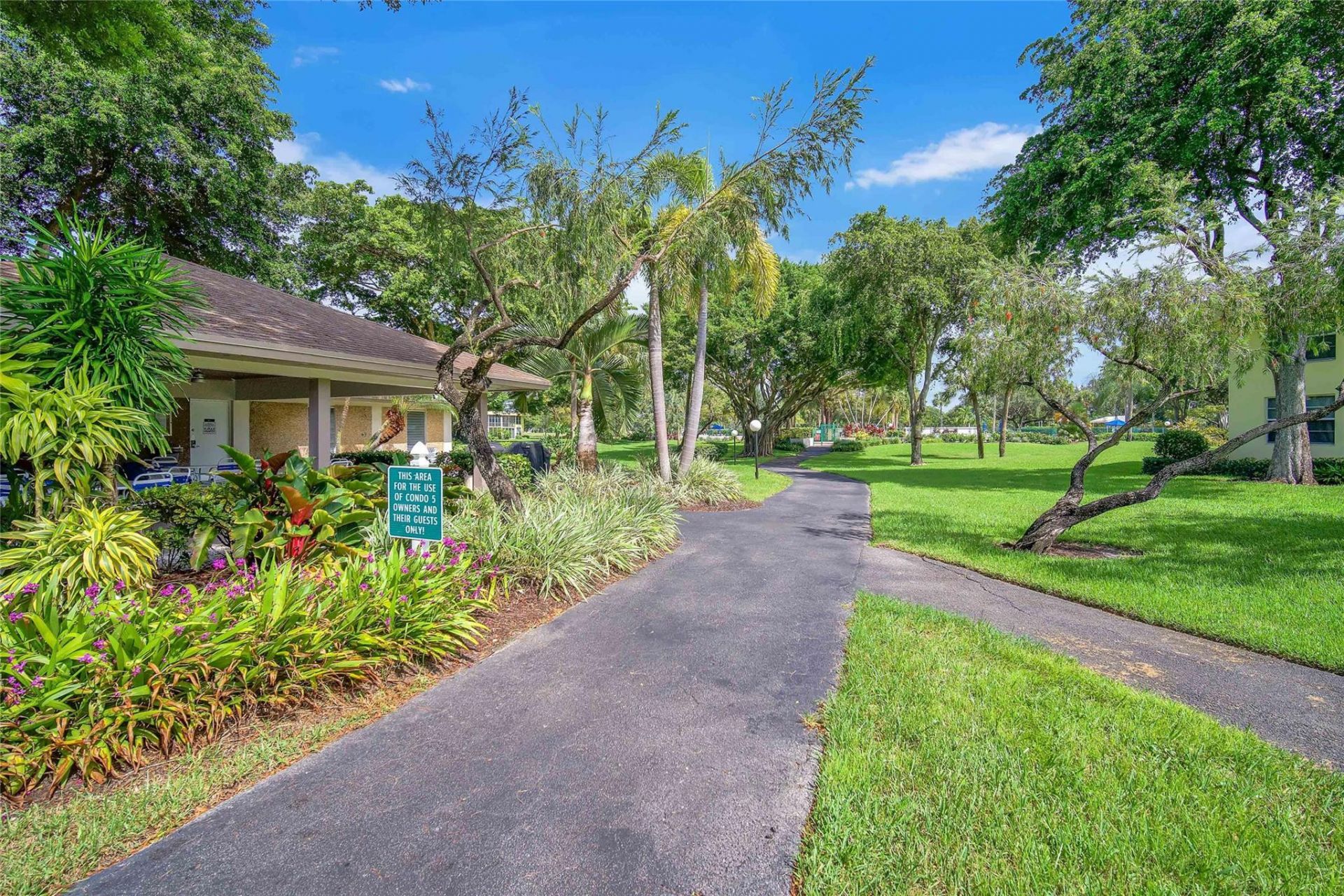 400 Oaks Lane, Unit 115, Pompano Beach, FL 33069 Photo